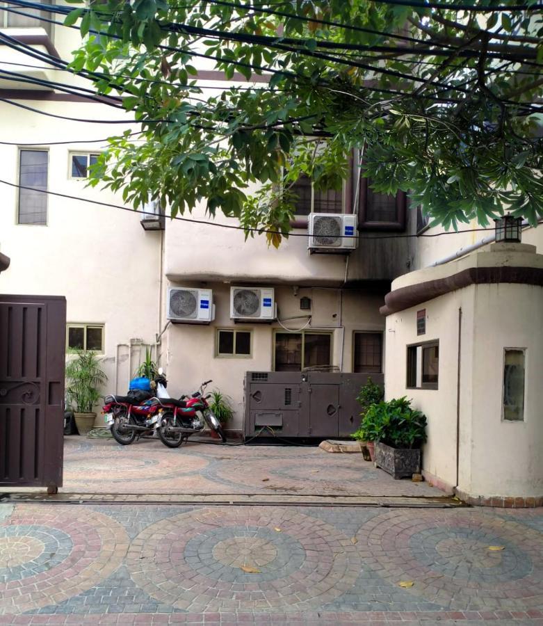 Lokal Rooms X Gulberg Лахор Екстер'єр фото